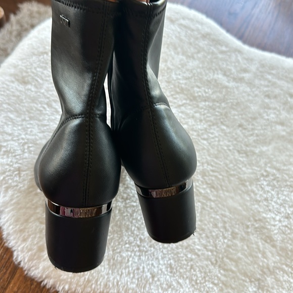Nwob. DKNY boots. Napa classic booties - Picture 13 of 14